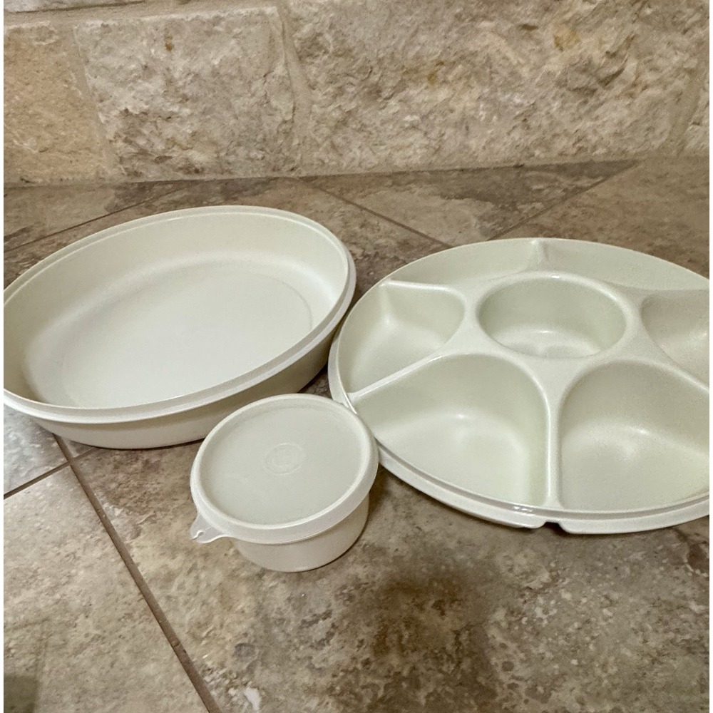 Beige Tupperware Divided Veggie Snack & Dip Serving‎ Tray w/Lid & bowl- 1665-5